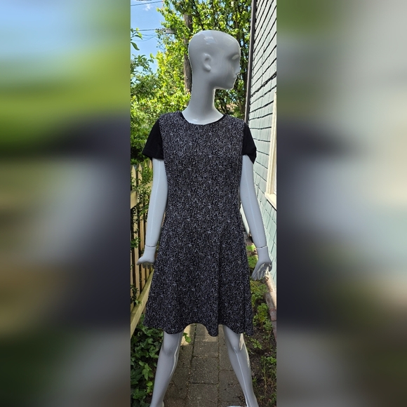 Cozy DKNY fall & winter black and white jumper dress Size 14 poly/rayon - Picture 3 of 12